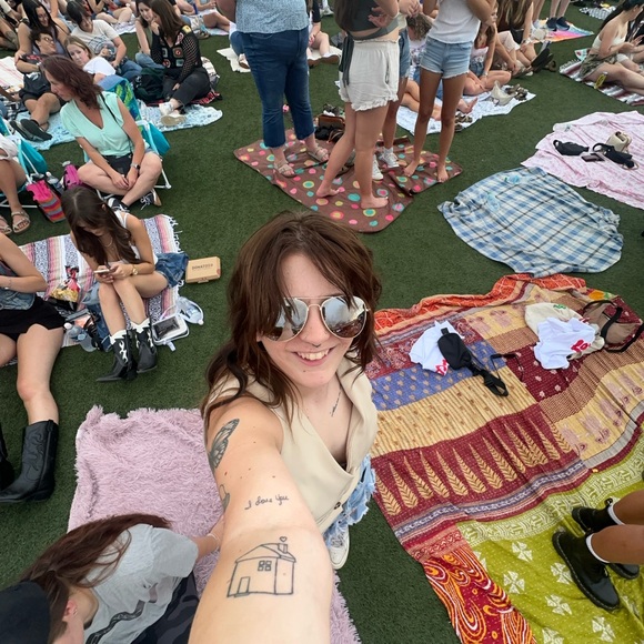 Hannah’’s live flyer - Picture 4 of 5